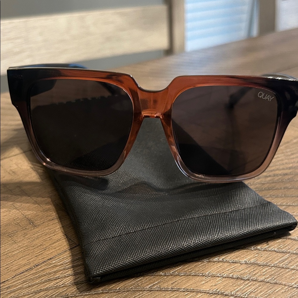 Like new Quay Australia Rose Ombré On the Prowl Sunglasses